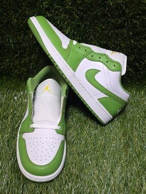 Jordan 1 Low SE. Size 10